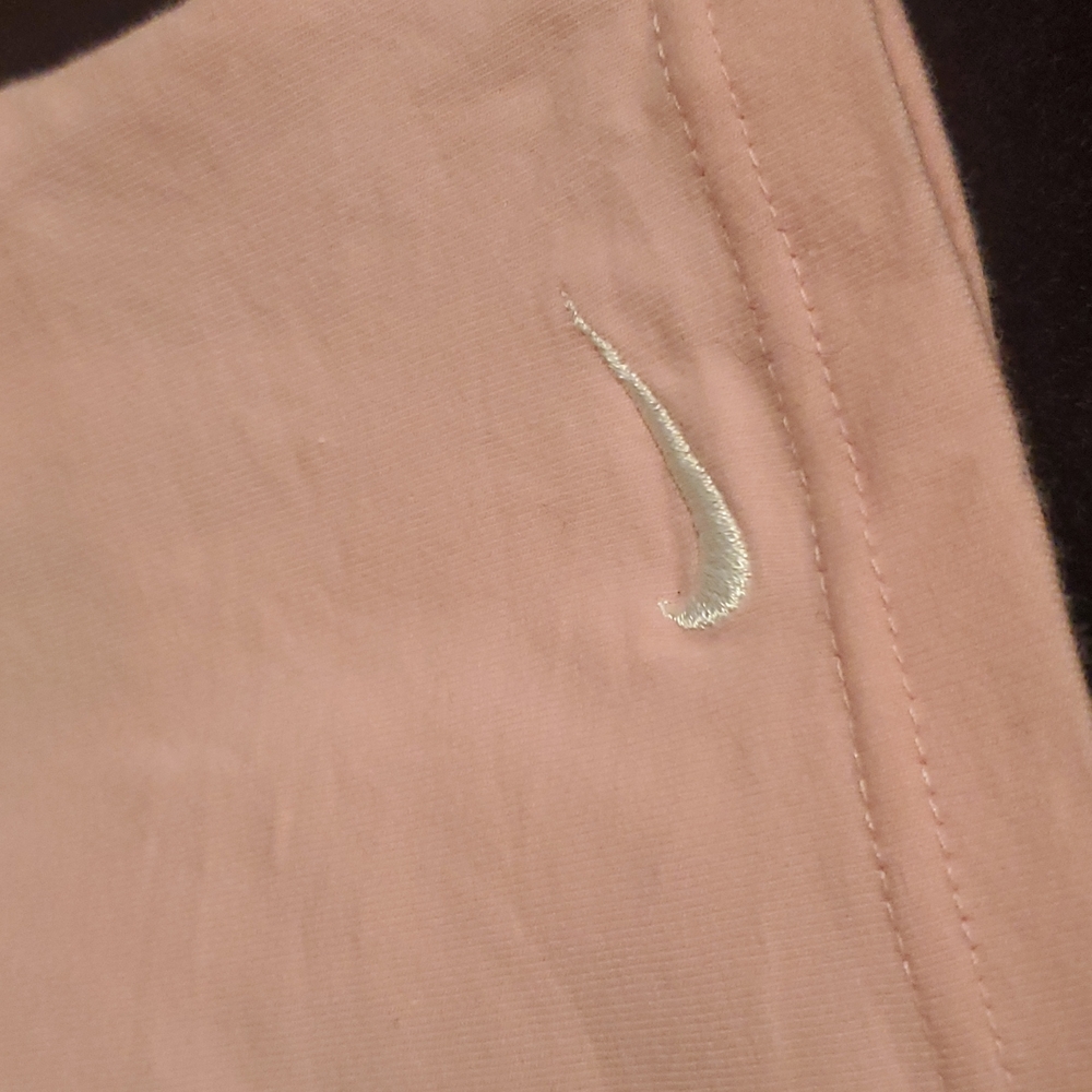 Nike - Picture 2 of 4